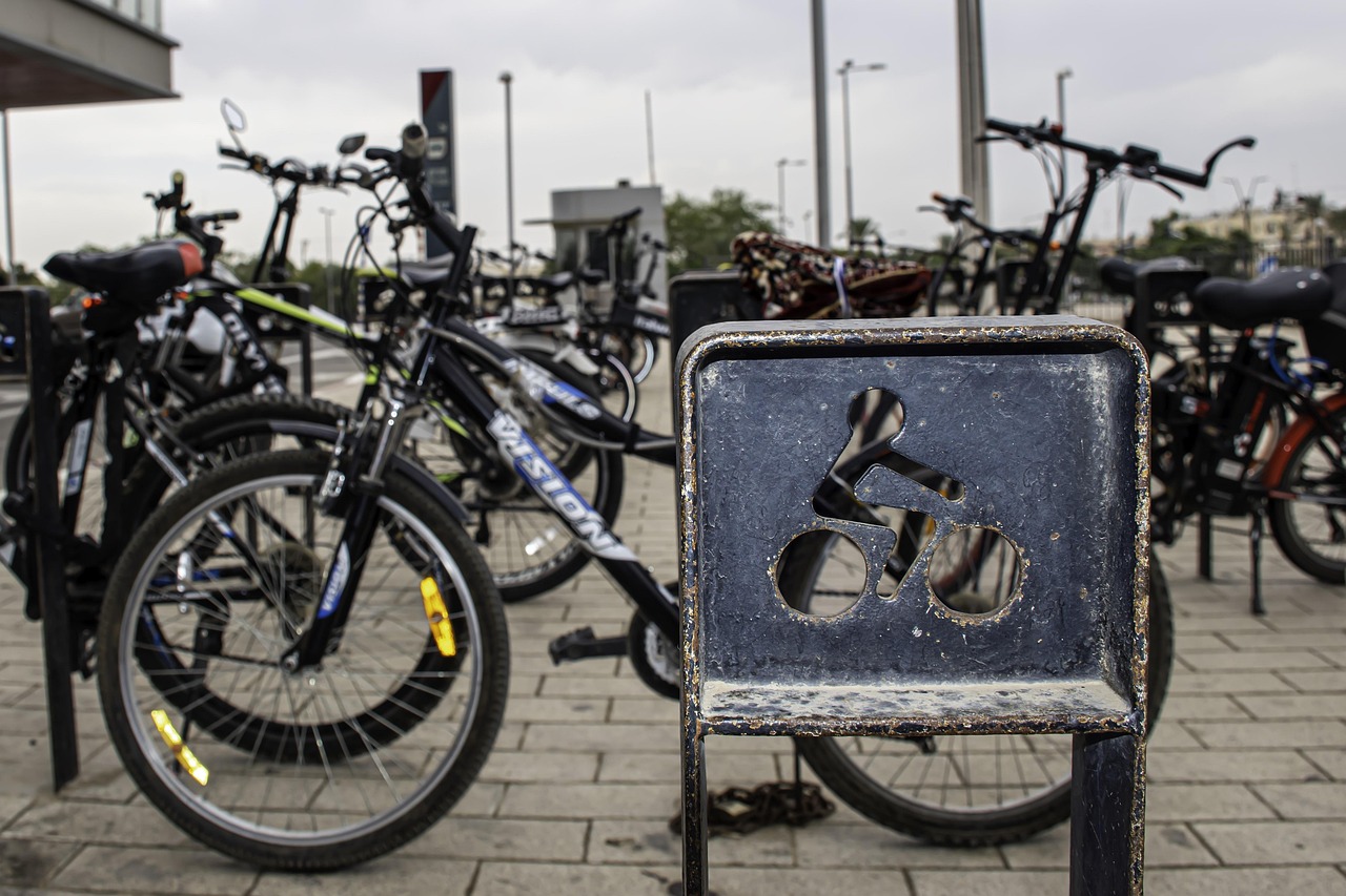 entdecken sie umfassende informationen zur fahrradinfrastruktur, einschließlich sicherer radwege, fahrradparkplätze und nachhaltiger mobilitätslösungen für städte.