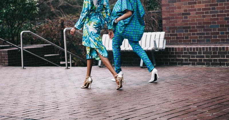 Schwarzes Kleid kombinieren: 15 stylische Outfit-Ideen für jeden Anlass